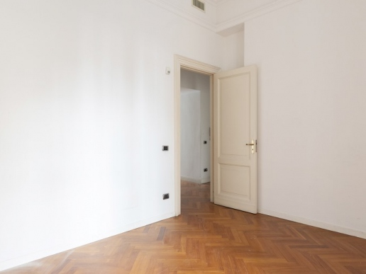 Elegant and bright apartment of 249 sqm with cellar - 24