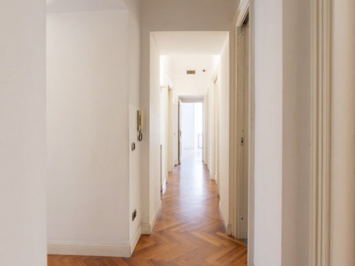 Elegant and bright apartment of 249 sqm with cellar - 39