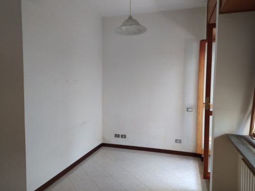 Large three-room apartment for sale in Via Paolo Barison - 13
