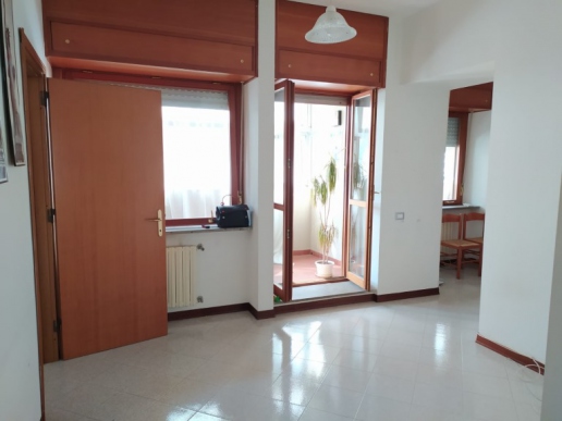 Large three-room apartment for sale in Via Paolo Barison - 8